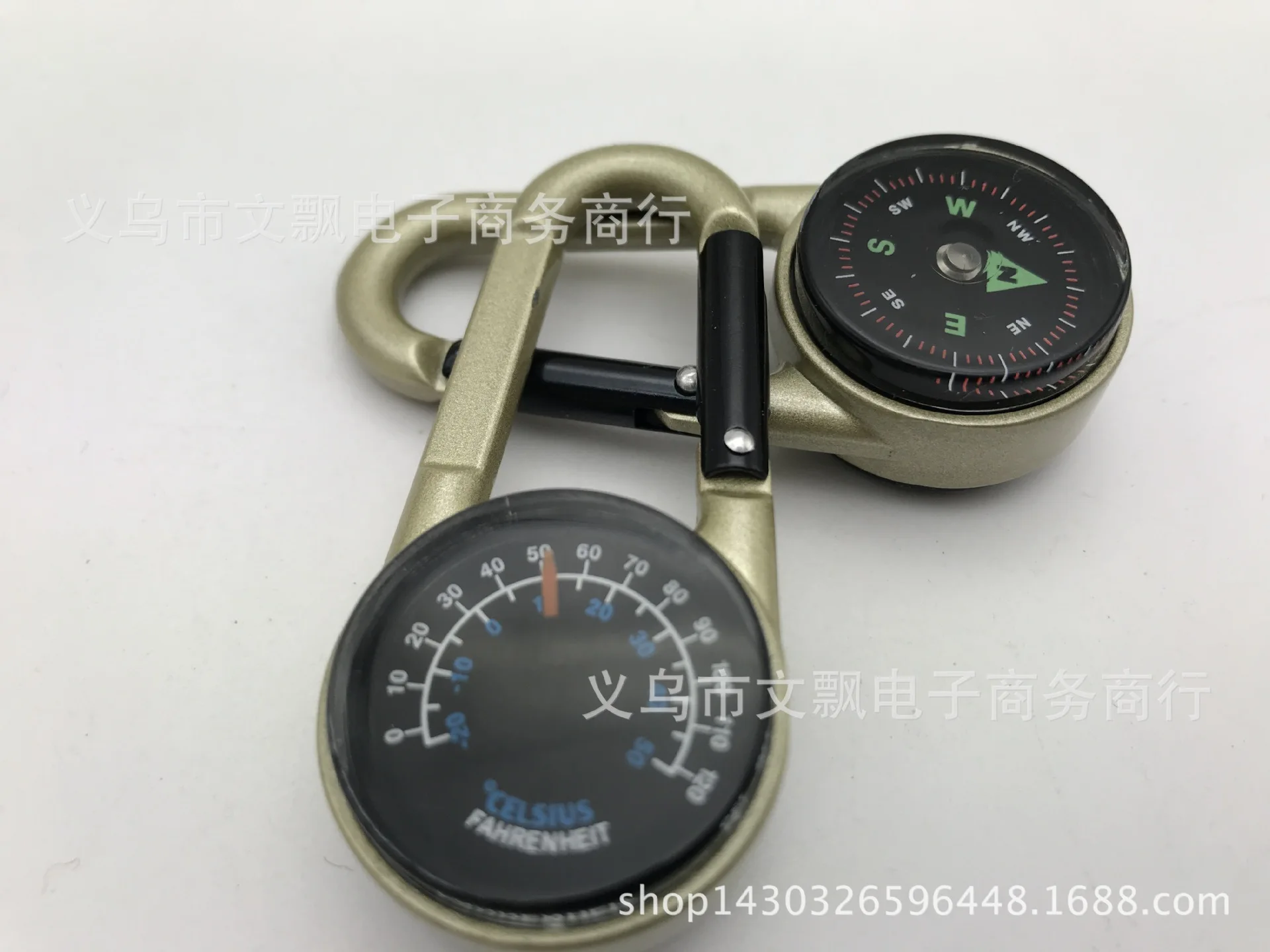Outdoor professional compass portable multifunctional metal hung a mountaineering buckle behind the double with a thermometer
Outdoor professional compass portable multifunctional metal hung a mountaineering buckle behind the double with a thermometer