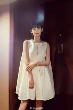HIGH STREET Newest 2020 Designer Runway Cape Dress Women Sleeveless O-neck Cloak White Mini Fashion Top Quality Elegant Dress
HIGH STREET Newest 2020 Designer Runway Cape Dress Women Sleeveless O-neck Cloak White Mini Fashion Top Quality Elegant Dress