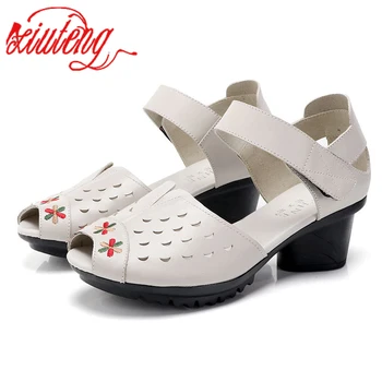 Xiuteng 2020 fashion fish mouth hollow Roman Sandals thick with beaded female summer female Sandals women 
Xiuteng 2020 fashion fish mouth hollow Roman Sandals thick with beaded female summer female Sandals women