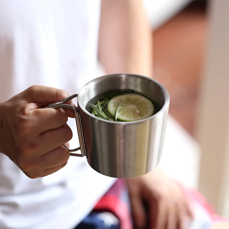 Coffee Mugs New Style Folding Handle Thickened Double Wall Stainless Steel Milk Mugs Tea Cups Travel Camping Mugs 350ml
Coffee Mugs New Style Folding Handle Thickened Double Wall Stainless Steel Milk Mugs Tea Cups Travel Camping Mugs 350ml