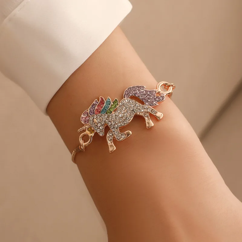 Фото Модные подарки высококачественный браслет с единорогом и стразами Радужный