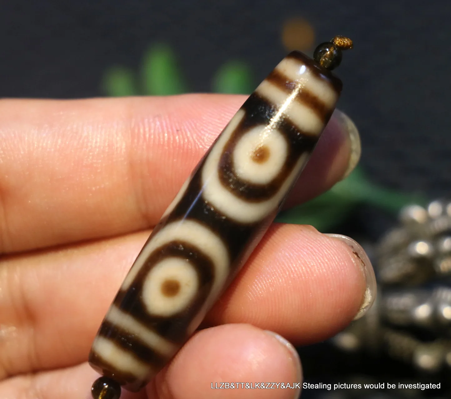Treasure Magic LKbrother Energy Tibetan Old Oily Agate Ivory Color Healthy 6 Eye dZi Bead Amulet Pendant
Treasure Magic LKbrother Energy Tibetan Old Oily Agate Ivory Color Healthy 6 Eye dZi Bead Amulet Pendant