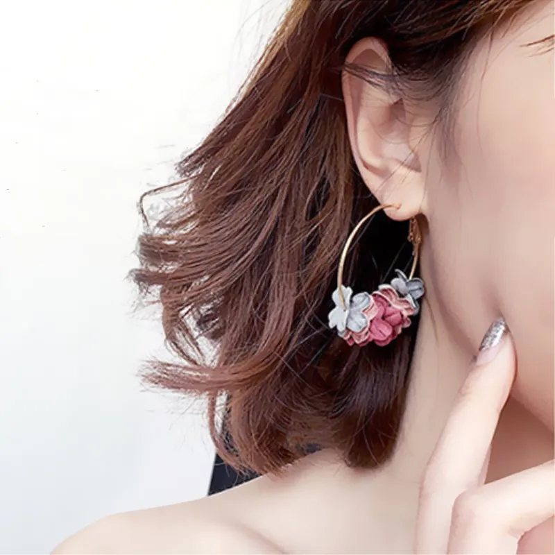 Korea Sweet Flower Hoop Earrings For Women Big Metal Pendant Round Circle Wedding Bride Party Jewelry Accessories Wholesale Gift
Korea Sweet Flower Hoop Earrings For Women Big Metal Pendant Round Circle Wedding Bride Party Jewelry Accessories Wholesale Gift
