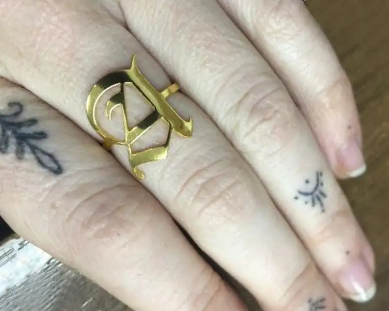Adjustable Old English Initial Letter Ring Custom Custom Name Ring Gold Color A-Z Letter Metal Opening Rings for Women
Adjustable Old English Initial Letter Ring Custom Custom Name Ring Gold Color A-Z Letter Metal Opening Rings for Women