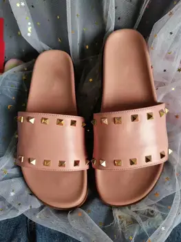 Rivets Slippers Women Genuine Leather Flat Slides Thick Bottom 2020 Summer New Fashion Luxury Brand Designer Beach Shoes Women 
Rivets Slippers Women Genuine Leather Flat Slides Thick Bottom 2020 Summer New Fashion Luxury Brand Designer Beach Shoes Women