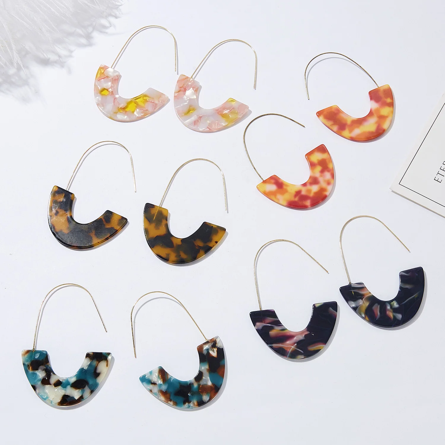 2019 Simple Fashion Multi-Color Leopard Big Hook Acrylic Earring for Women Special Design Semicircle Resin Drop Earrings Brincos
2019 Simple Fashion Multi-Color Leopard Big Hook Acrylic Earring for Women Special Design Semicircle Resin Drop Earrings Brincos