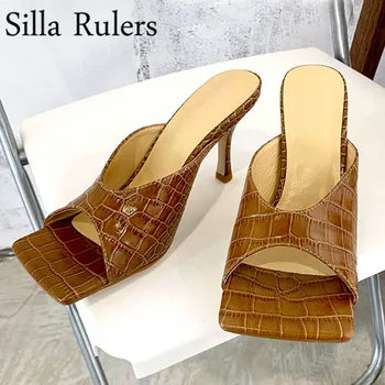 2020 New Style Square Toe Summer Slippers Woman Sexy Peep Toe Genuine Leather Mules Woman Runway Thin Heels Girls Summer Shoes
2020 New Style Square Toe Summer Slippers Woman Sexy Peep Toe Genuine Leather Mules Woman Runway Thin Heels Girls Summer Shoes