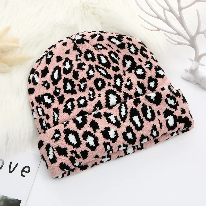 The new winter Woman's knitted hat Leopard print headgear Curly-rimmed dome skin hat
The new winter Woman's knitted hat Leopard print headgear Curly-rimmed dome skin hat