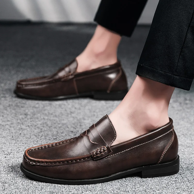 2020 Newest Men Loafers Shoes Spring Summer Soft Genuine Leather Sneakers Men Moccasins Shoes Breathable Slip on Driving Shoes 
2020 Newest Men Loafers Shoes Spring Summer Soft Genuine Leather Sneakers Men Moccasins Shoes Breathable Slip on Driving Shoes