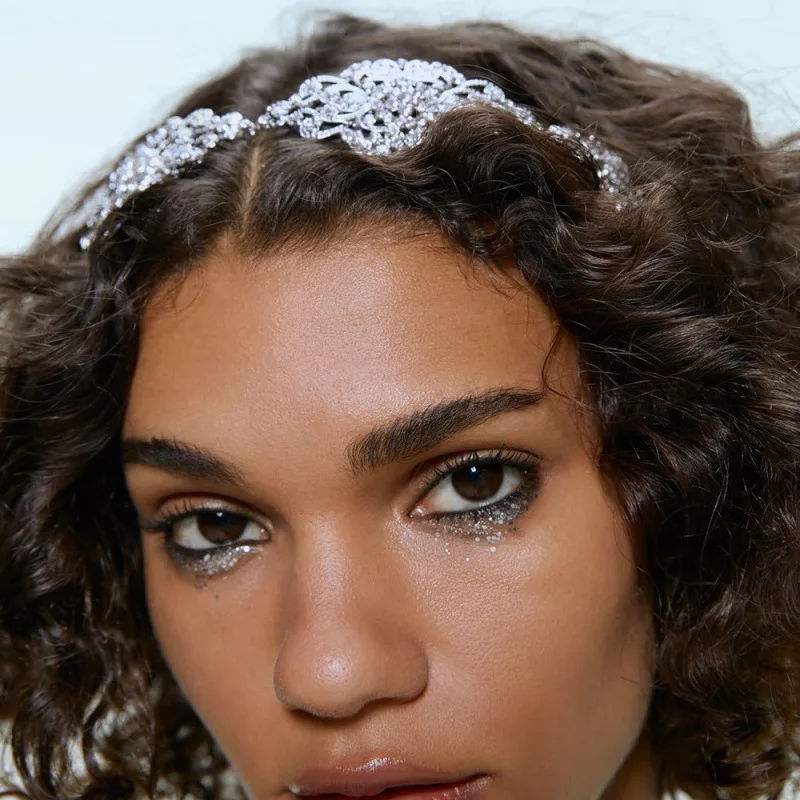 Creative fashion queen style headband widened metal crown headband custom wholesale
Creative fashion queen style headband widened metal crown headband custom wholesale
