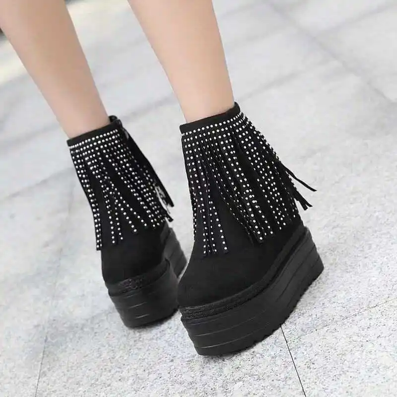 2019 new Korean version of the wedge with tassel rhinestones in the thick bottom increased Martin boots women
2019 new Korean version of the wedge with tassel rhinestones in the thick bottom increased Martin boots women