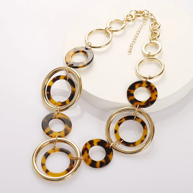 2019 Women's Leopard Acrylic Necklace Gold Alloy Geometric Round Pendant Necklace Boho Statement Necklace Choker Fashion Jewelry
2019 Women's Leopard Acrylic Necklace Gold Alloy Geometric Round Pendant Necklace Boho Statement Necklace Choker Fashion Jewelry