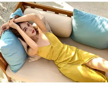 Wear A French Wrap Dress Over A V-Neck Chiffon One-Piece Halter Skirt 
Wear A French Wrap Dress Over A V-Neck Chiffon One-Piece Halter Skirt