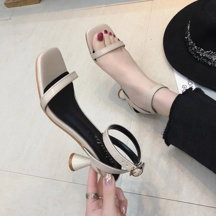 Open Toe Straight Line Buckle High Heel Shoes 2019 Summer New Style Versatile Hipster Cat with A- line with Sandals
Open Toe Straight Line Buckle High Heel Shoes 2019 Summer New Style Versatile Hipster Cat with A- line with Sandals