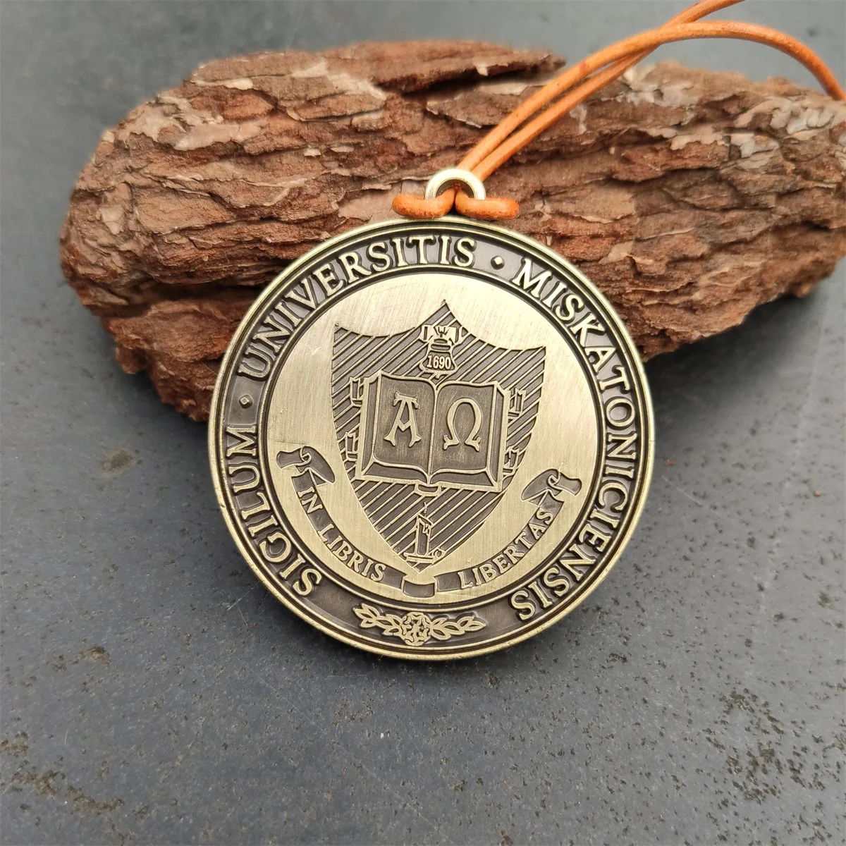 Cthulhu Mythos Young Cthulhu Miskatoniciensis University Azathoth Nyarlathotep Yog-sothoth Necklace Bronze Coin Keychain Badge
Cthulhu Mythos Young Cthulhu Miskatoniciensis University Azathoth Nyarlathotep Yog-sothoth Necklace Bronze Coin Keychain Badge