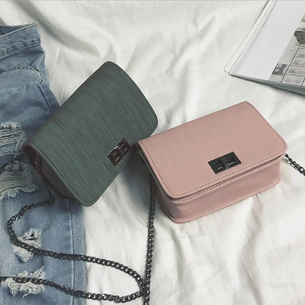 Spring new one-shoulder small square bag cloth pattern turn lock pouch Simple shoulder bag fashion small shoulder bag
Spring new one-shoulder small square bag cloth pattern turn lock pouch Simple shoulder bag fashion small shoulder bag