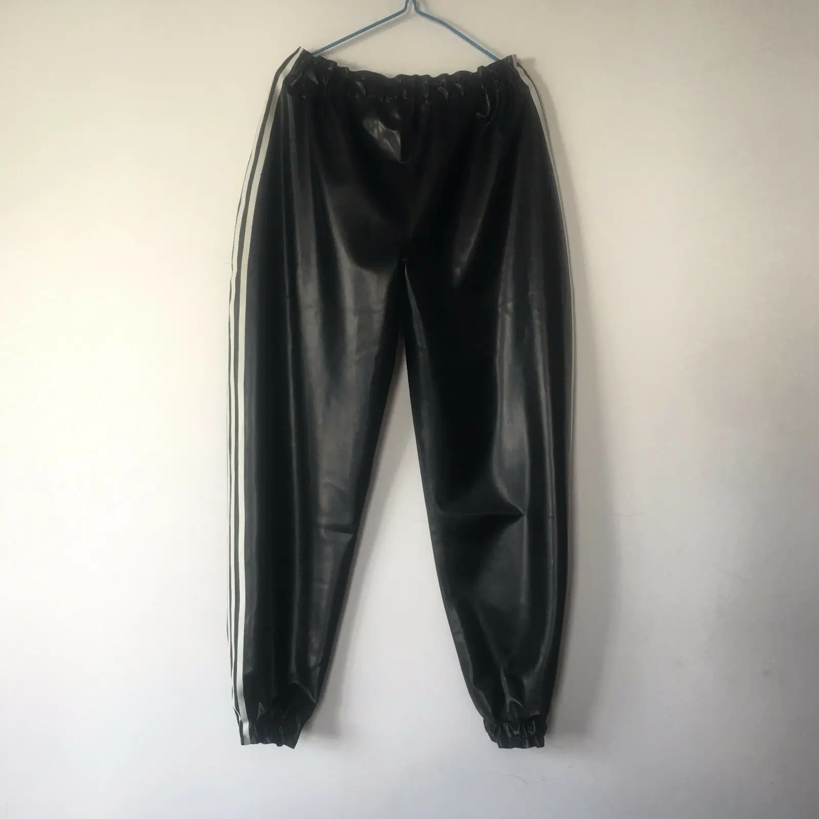 Брюки Gummi мужские латексные, 100% резиновые пикантные черные свободные штаны, мужские леггинсы, клубная одежда
Брюки Gummi мужские латексные, 100% резиновые пикантные черные свободные штаны, мужские леггинсы, клубная одежда