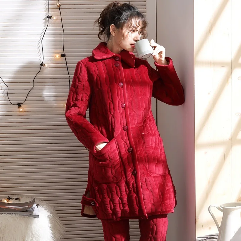 Pajamas Winter Three Layer Thick Coral Velvet Padded Mid-length Warm Flannel Cotton-padded Jacket Tracksuit Autumn And Winter
Pajamas Winter Three Layer Thick Coral Velvet Padded Mid-length Warm Flannel Cotton-padded Jacket Tracksuit Autumn And Winter