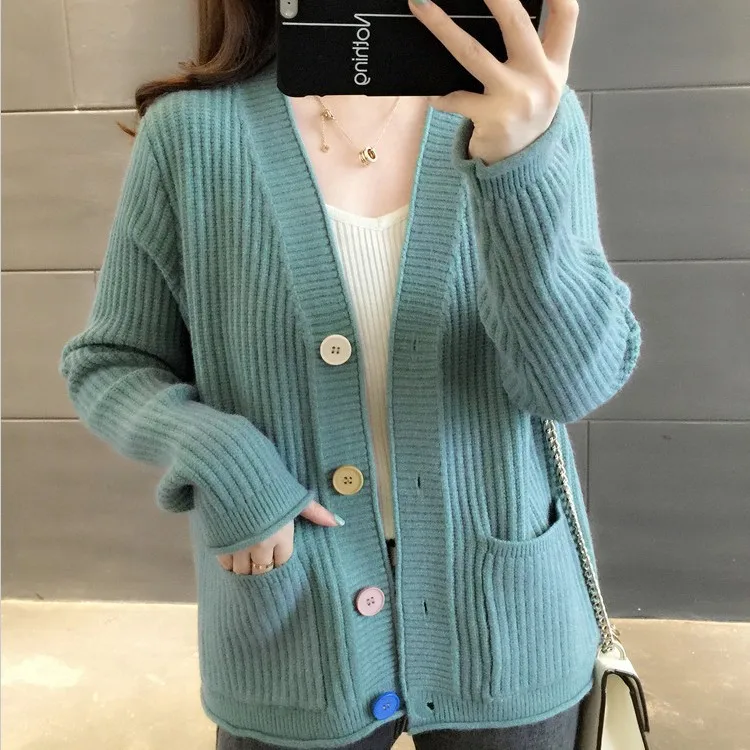 The new 2019 loose v-neck single-breasted pure color knitting cardigan fashion female brief paragraph sweater coat
The new 2019 loose v-neck single-breasted pure color knitting cardigan fashion female brief paragraph sweater coat