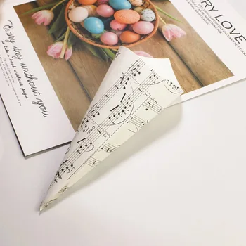 50pcs Cones Holder Ice Cream Style DIY White Paper Musical Note Candy Box gift decoration Wedding Favors Party supplies
50pcs Cones Holder Ice Cream Style DIY White Paper Musical Note Candy Box gift decoration Wedding Favors Party supplies