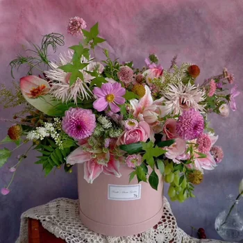 Flower Shop Household Round Leather Flowers Gift Box Packaging Wedding Flowers Storage Box Packaging Box Gift Bag Flower Box
Flower Shop Household Round Leather Flowers Gift Box Packaging Wedding Flowers Storage Box Packaging Box Gift Bag Flower Box
