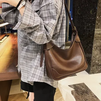 2020 Popular New French Niche Retro Small Bag Female Trendy Fashion Net Red Simple Shoulder Messenger Underarm Bag
2020 Popular New French Niche Retro Small Bag Female Trendy Fashion Net Red Simple Shoulder Messenger Underarm Bag