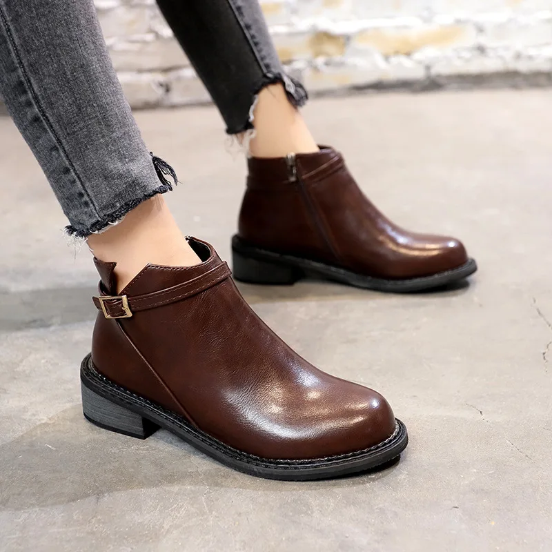 Concise Solid Sewing Women Chelsea Boots Low Round Toe Zipper Vintage Motorcycle Boots Square Heel Ankle Shoes
Concise Solid Sewing Women Chelsea Boots Low Round Toe Zipper Vintage Motorcycle Boots Square Heel Ankle Shoes