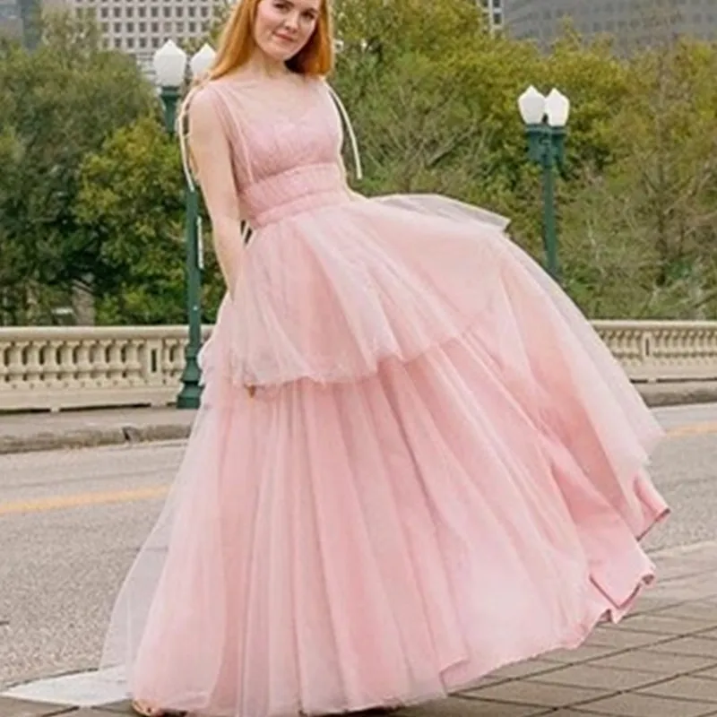 Elegant Light Pink A-Line Evening Dress V-Neck Floor Length Tiered Pleats Tulle 2021 Prom Dress Sleeveless For Women Formal Gown
Elegant Light Pink A-Line Evening Dress V-Neck Floor Length Tiered Pleats Tulle 2021 Prom Dress Sleeveless For Women Formal Gown