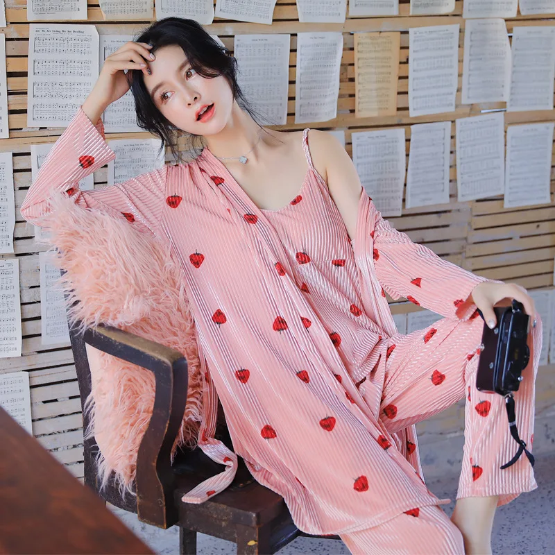 399 # New Style Pajamas Women's Autumn Long Sleeve Sexy Gold Velvet Robe Camisole Trousers Three-piece Set with Chest Pad Pajama
399 # New Style Pajamas Women's Autumn Long Sleeve Sexy Gold Velvet Robe Camisole Trousers Three-piece Set with Chest Pad Pajama