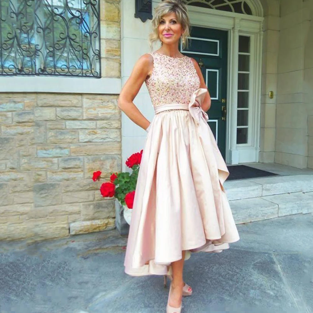 Eightree Elegant High Low Mother of the Bride Prom Dresses O Neck Ruched Plus Size Formal Evening Gown with Bow Prom Party Dress
Eightree Elegant High Low Mother of the Bride Prom Dresses O Neck Ruched Plus Size Formal Evening Gown with Bow Prom Party Dress