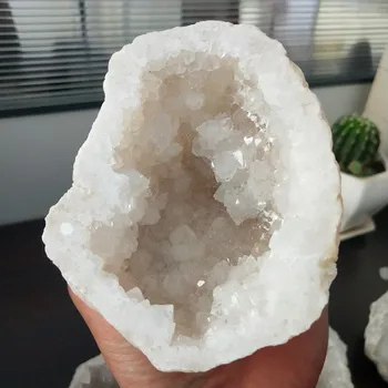 large natura stone White agate geode crystal cluster Cornucopia feng shui Decorative stone gemstones 
large natura stone White agate geode crystal cluster Cornucopia feng shui Decorative stone gemstones