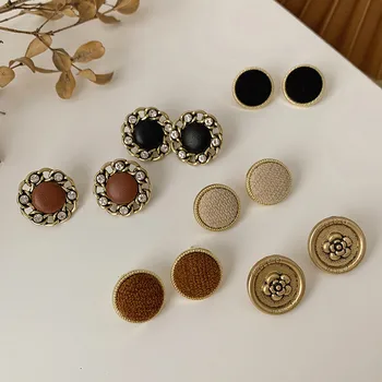 2021 Winter New Vintage Velvet Button Round Stud Earrings For Women Fashion Jewelry Temperament Pendientes Femme Bijoux
2021 Winter New Vintage Velvet Button Round Stud Earrings For Women Fashion Jewelry Temperament Pendientes Femme Bijoux
