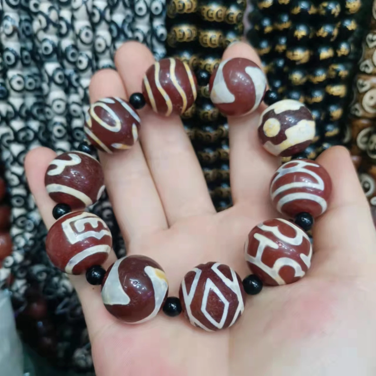 1pcs/lot natural red patina weathered horseshoe pattern agate round dzi bead bracelet folk-custom accessories jewelry precious
1pcs/lot natural red patina weathered horseshoe pattern agate round dzi bead bracelet folk-custom accessories jewelry precious