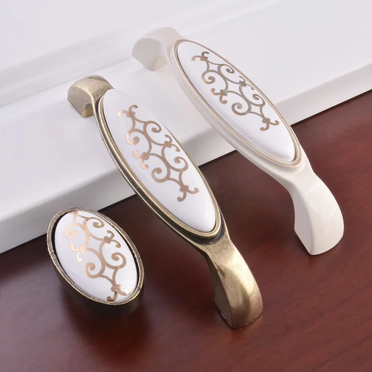 Creative Paperback Large Light Hook Modern Minimalist Cabinet Large Drawer Handle Simple European Large Cabinet Door Handle
Creative Paperback Large Light Hook Modern Minimalist Cabinet Large Drawer Handle Simple European Large Cabinet Door Handle