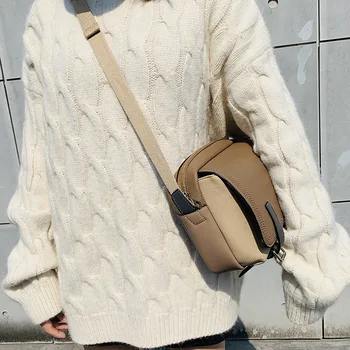 Ladies Shoulder Bag Diagonal Bag 2020 Spring and Summer New Casual Wild Messenger Bag Hong Kong Style Large Capacity Bag
Ladies Shoulder Bag Diagonal Bag 2020 Spring and Summer New Casual Wild Messenger Bag Hong Kong Style Large Capacity Bag