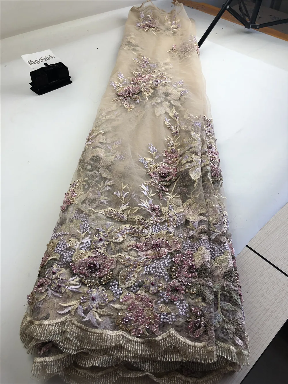 Hot Sale Nigerian Party New Wholesale Tulle Lace Fabric In Stock Bead Embroidery Fabric For Party Dress H0124
Hot Sale Nigerian Party New Wholesale Tulle Lace Fabric In Stock Bead Embroidery Fabric For Party Dress H0124