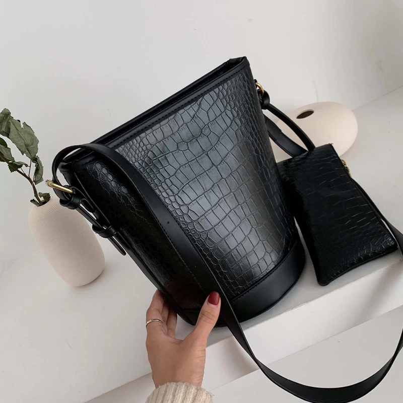 Vintage Alligator Buckets Bag Women Designer Shoulder Bags Luxury Pu Leather Crossbody Bag For Women Large Capacity Handbag 2019
Vintage Alligator Buckets Bag Women Designer Shoulder Bags Luxury Pu Leather Crossbody Bag For Women Large Capacity Handbag 2019