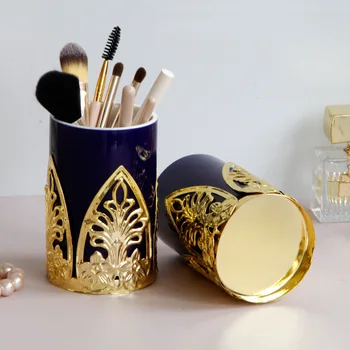 Gold iron and Ceramic Nordic Makeup Organizer Basket Eyeliner Brush Set Storage Cup Dressing Table Makeup Cosmetic Organizer Box
Gold iron and Ceramic Nordic Makeup Organizer Basket Eyeliner Brush Set Storage Cup Dressing Table Makeup Cosmetic Organizer Box
