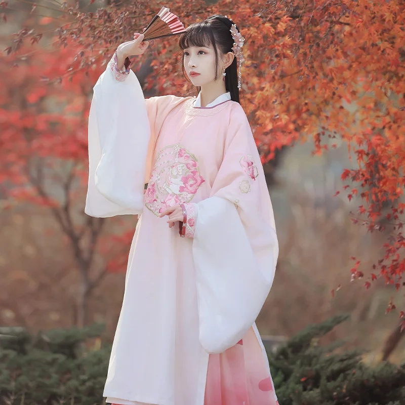 

More than thirteen cardamom son [] charming girl embroidered collar robe gradient horse face printed skirt hanfu female