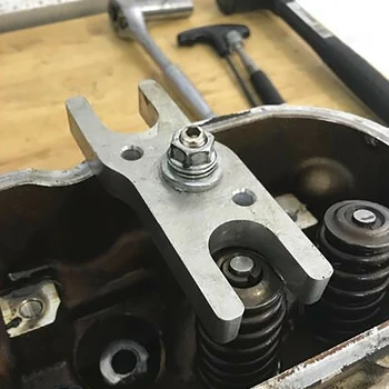 Car Valve Spring Compressor Tool Aluminum Alloy Fit for LS1 LS2 LS3 LS6 LSX LQ4 LQ9 4.8L/ 5.3L/ 5.7L/ 6.0L/ 6.2L Engines 
Car Valve Spring Compressor Tool Aluminum Alloy Fit for LS1 LS2 LS3 LS6 LSX LQ4 LQ9 4.8L/ 5.3L/ 5.7L/ 6.0L/ 6.2L Engines