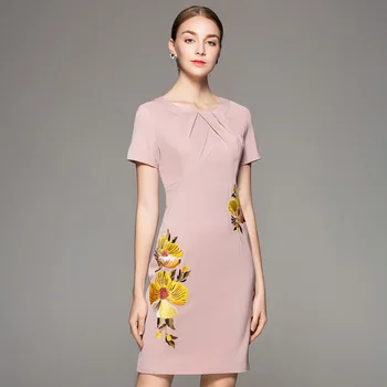 2020 Big Code Women's Wear Embroidery Folds Elegant Lady Close Running Bag Hip Dress
2020 Big Code Women's Wear Embroidery Folds Elegant Lady Close Running Bag Hip Dress