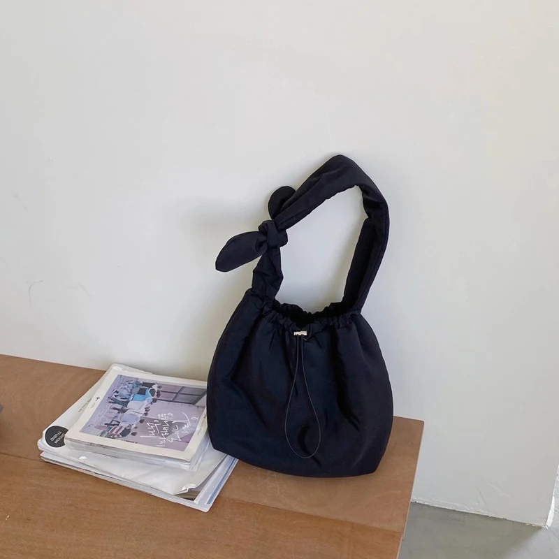 2020 Winter New Lace Up Stripe Female Handbag Korean Style Women Drawstring Cotton Filled Coat Bag Middle Ladies Shoulder Bag
2020 Winter New Lace Up Stripe Female Handbag Korean Style Women Drawstring Cotton Filled Coat Bag Middle Ladies Shoulder Bag