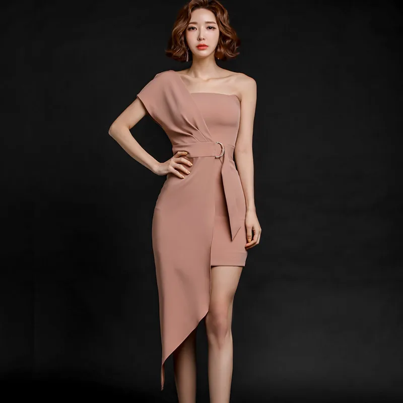 2020 spring new Korean style temperament long sexy slim one-shoulder waist fashion irregular package hip dress
2020 spring new Korean style temperament long sexy slim one-shoulder waist fashion irregular package hip dress