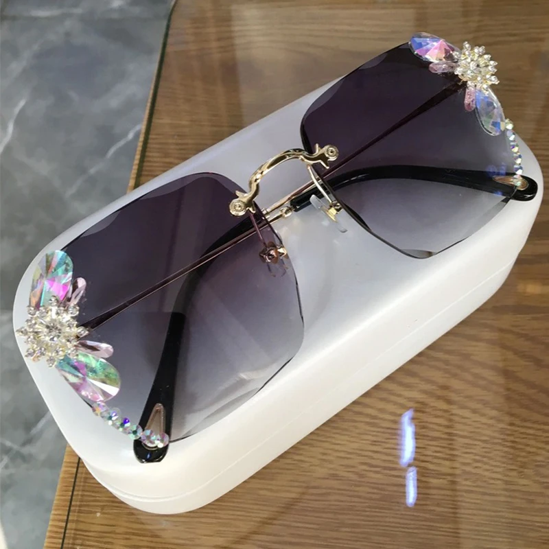 Rimless Luxury Brand Sunglasses Women 2020 Vintage Rhinestone Bling Sun Glasses Shade for Women Gafas Womens Sunglasses Uv400
Rimless Luxury Brand Sunglasses Women 2020 Vintage Rhinestone Bling Sun Glasses Shade for Women Gafas Womens Sunglasses Uv400