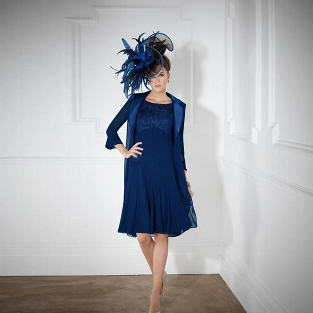 Elegant Two Pieces Navy Blue Mother of the Bride Dresses with Jacket Jewel Neck Cap Sleeves Wedding Guest Gowns Lace Knee Length
Elegant Two Pieces Navy Blue Mother of the Bride Dresses with Jacket Jewel Neck Cap Sleeves Wedding Guest Gowns Lace Knee Length