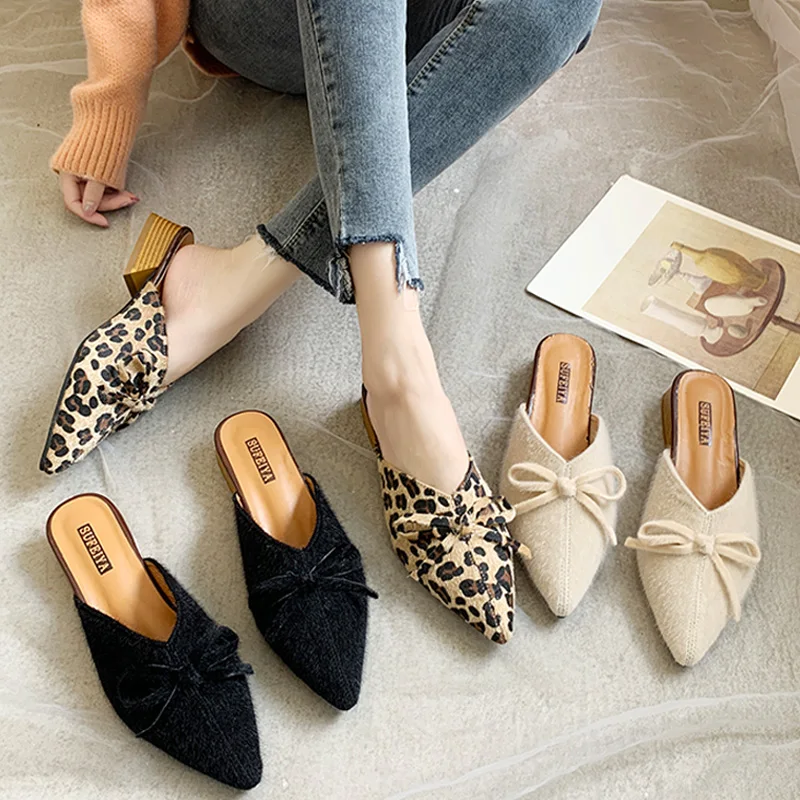 Flock Luxury Slides Cover Toe Loafers Slippers Fur Shoes Women Shallow Square heel Med Heeled Mules Designer Plush Soft
Flock Luxury Slides Cover Toe Loafers Slippers Fur Shoes Women Shallow Square heel Med Heeled Mules Designer Plush Soft