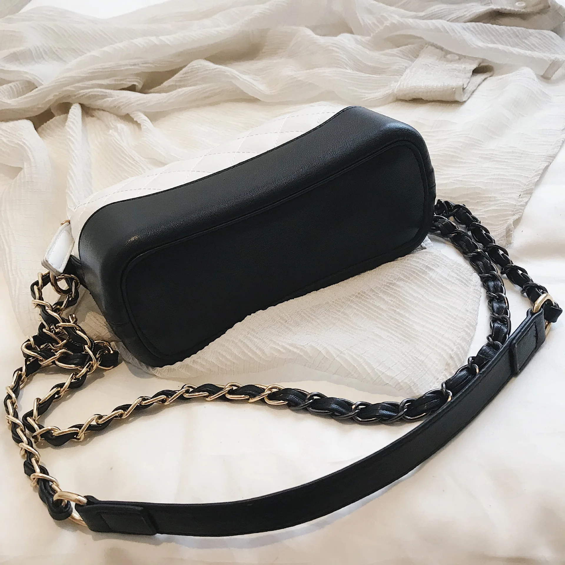 2018 New Style Fashion Korean Version of the Diamond Lattice Chain Shell Bag Chain Bag
2018 New Style Fashion Korean Version of the Diamond Lattice Chain Shell Bag Chain Bag