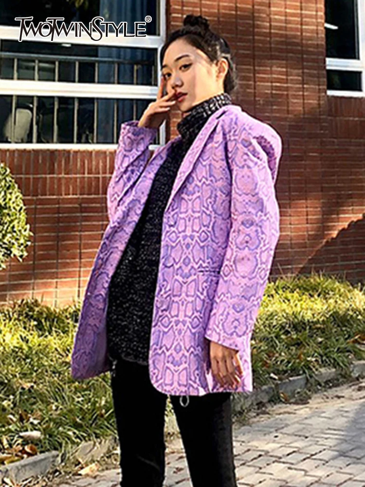 TWOTWINSTYLE Serpentine Pattern Casual Blazer For Women Notched Collar Long Sleeve Single Breasted Coats Female 2021 Autumn New
TWOTWINSTYLE Serpentine Pattern Casual Blazer For Women Notched Collar Long Sleeve Single Breasted Coats Female 2021 Autumn New