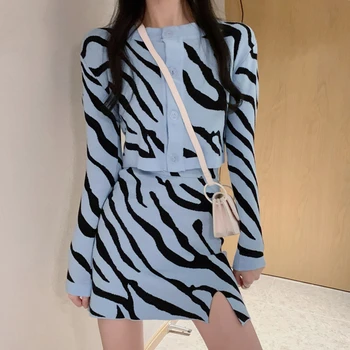 2020 New Fashion Zebra Pattern Women Two Pieces Set Knitted Outwear Cardigan Mini Short Skirt Chic Korean Suit Girls Outfit New
2020 New Fashion Zebra Pattern Women Two Pieces Set Knitted Outwear Cardigan Mini Short Skirt Chic Korean Suit Girls Outfit New