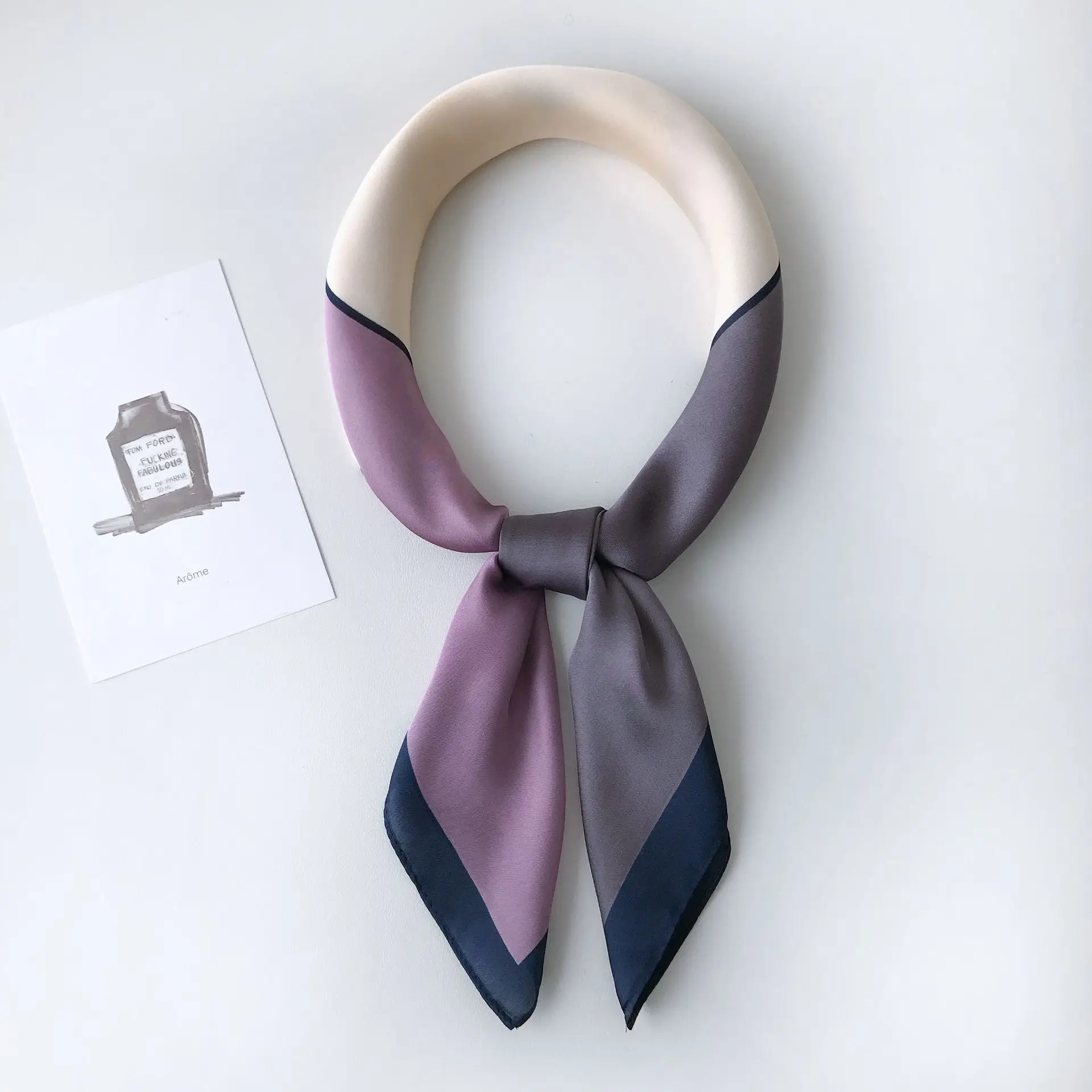 New Korean Color Matching Imitation Silk Printing Professional Decorative Small Scarf Chale Femme Echarpe Femme Moda Mujer 2020
New Korean Color Matching Imitation Silk Printing Professional Decorative Small Scarf Chale Femme Echarpe Femme Moda Mujer 2020